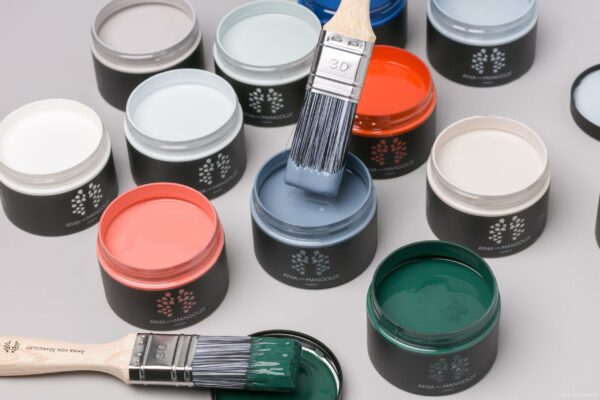 Testdöschen offen von oben mit Pinsel