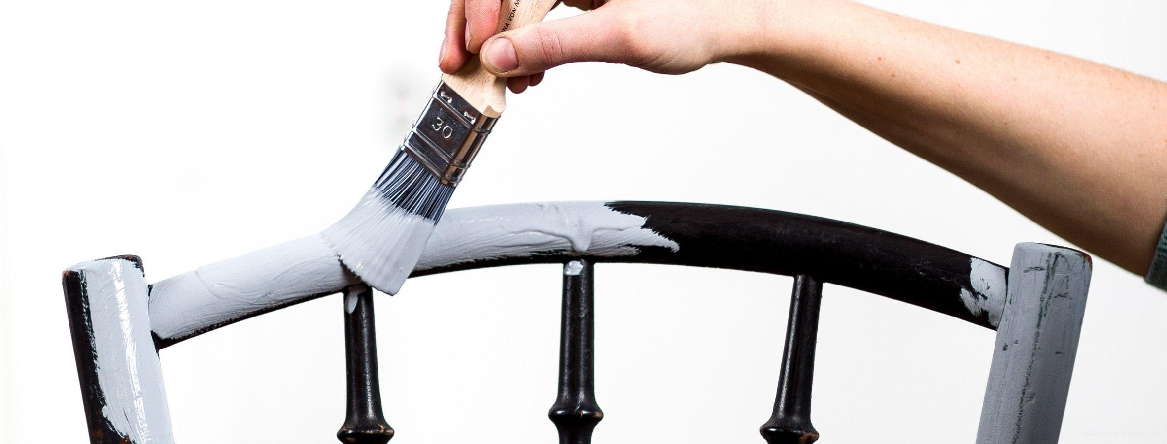 Stuhl wird gestrichen