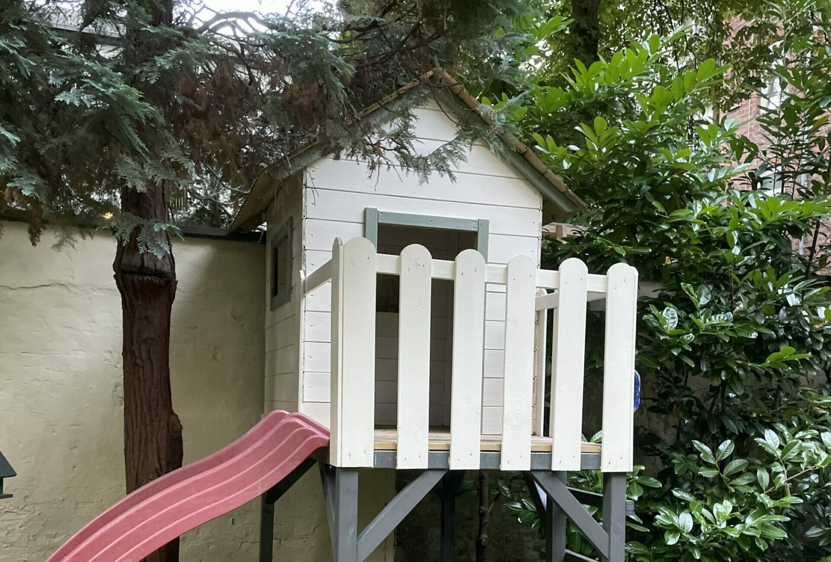 Klettergerüst mit Wetterschutzfarbe streichen