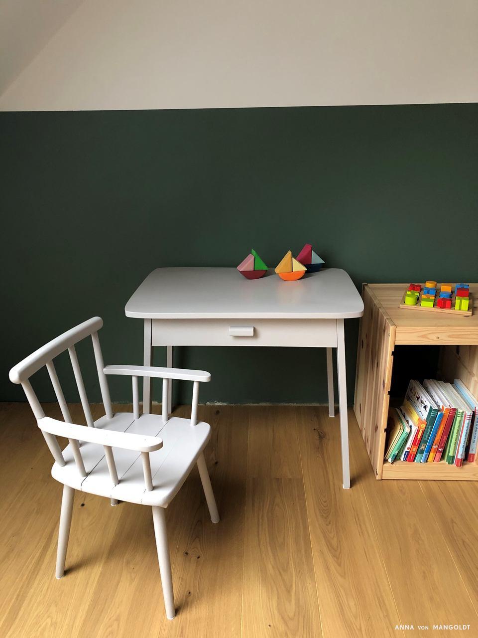 Kindermöbel gestrichen in einem freundlichen Braun-Grau,Portobello 095