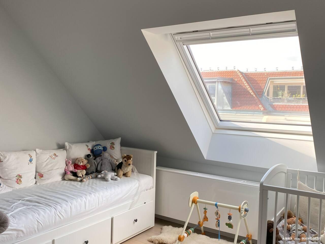 Dachgeschoss Kinderzimmer im Farbton Über den Dächern Berlins 810