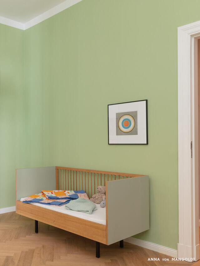 Freundlich und Frech wie das Kleid der kleinen Fee, ist der Farbton Tinkerbell 43 perfekt für Kinderzimmer geeignet.