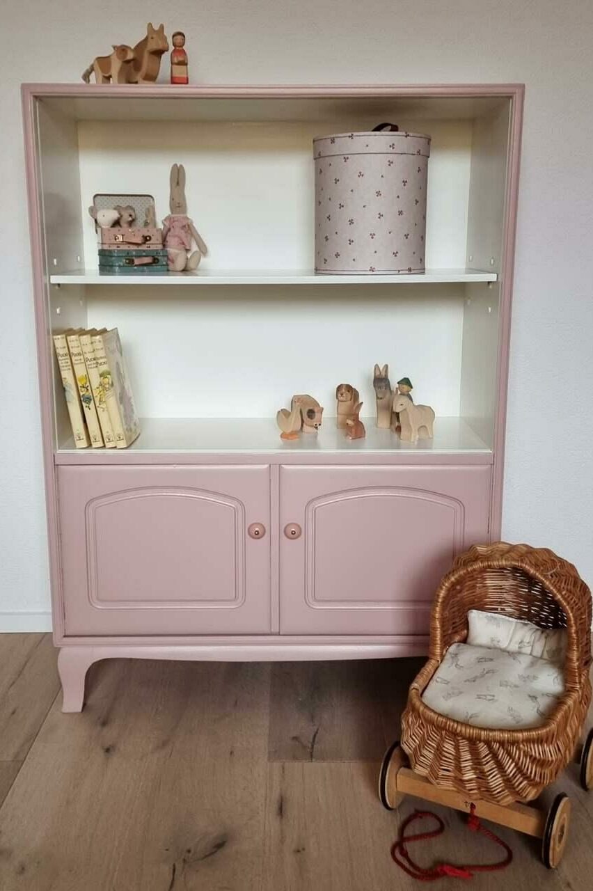 Kinderzimmer Regal rosa weiß