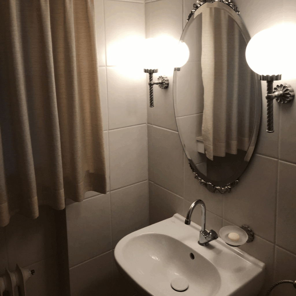 Gäste-WC vorher Anna von Mangoldt Badezimmer gestalten