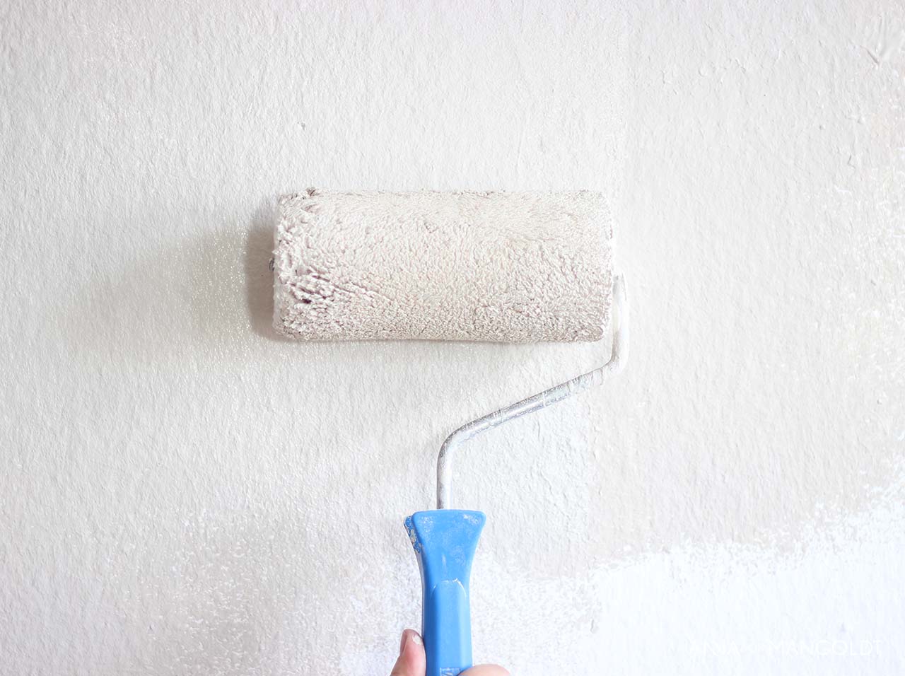 Wände mit Anna von Mangoldt Farben streichen