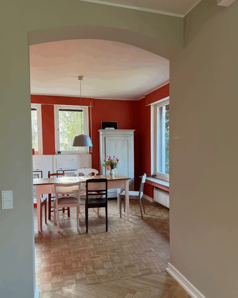 Anna von Mangoldt Esszimmer Königin von Saba Ziegelrot