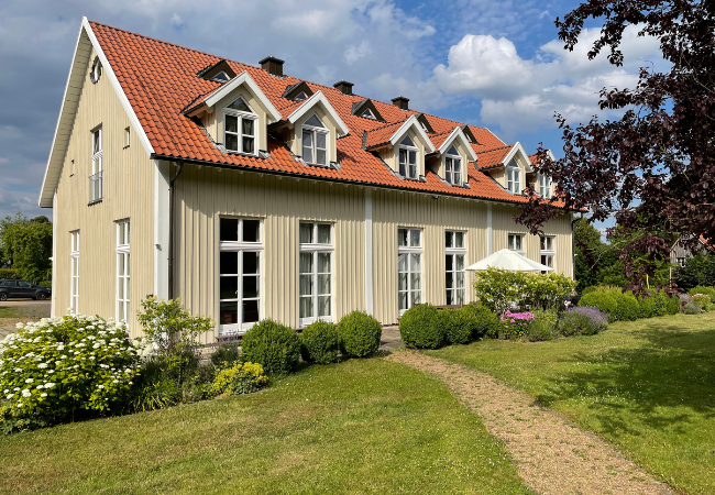 Haus gestrichen in Wetterschutzfarbe